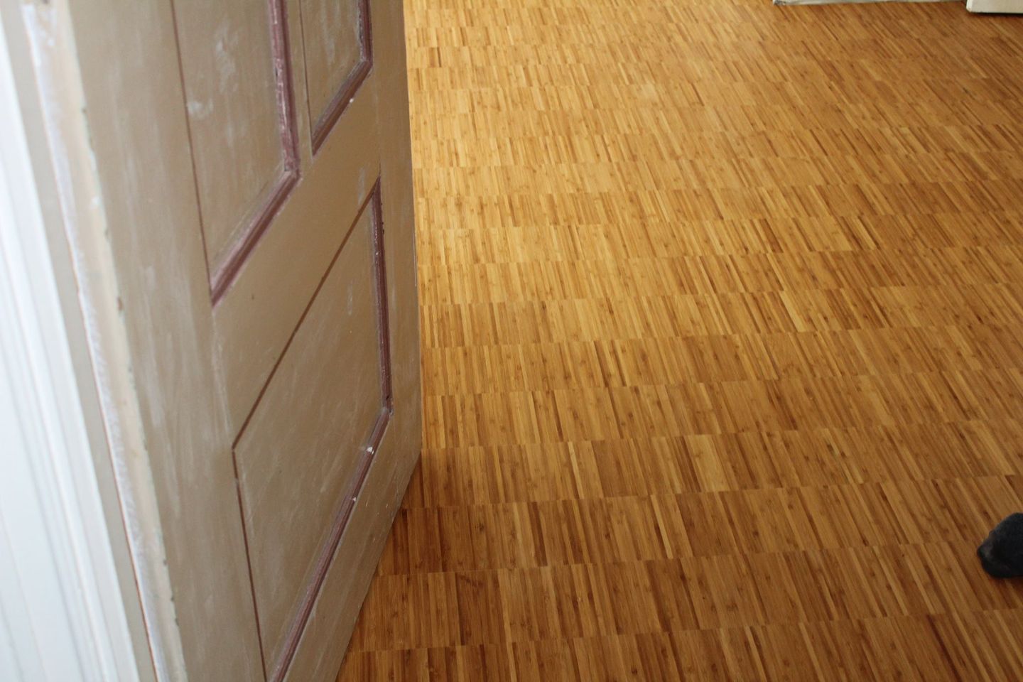 hoogkant bamboe vloer door Holtz gelegd in Groningen stad