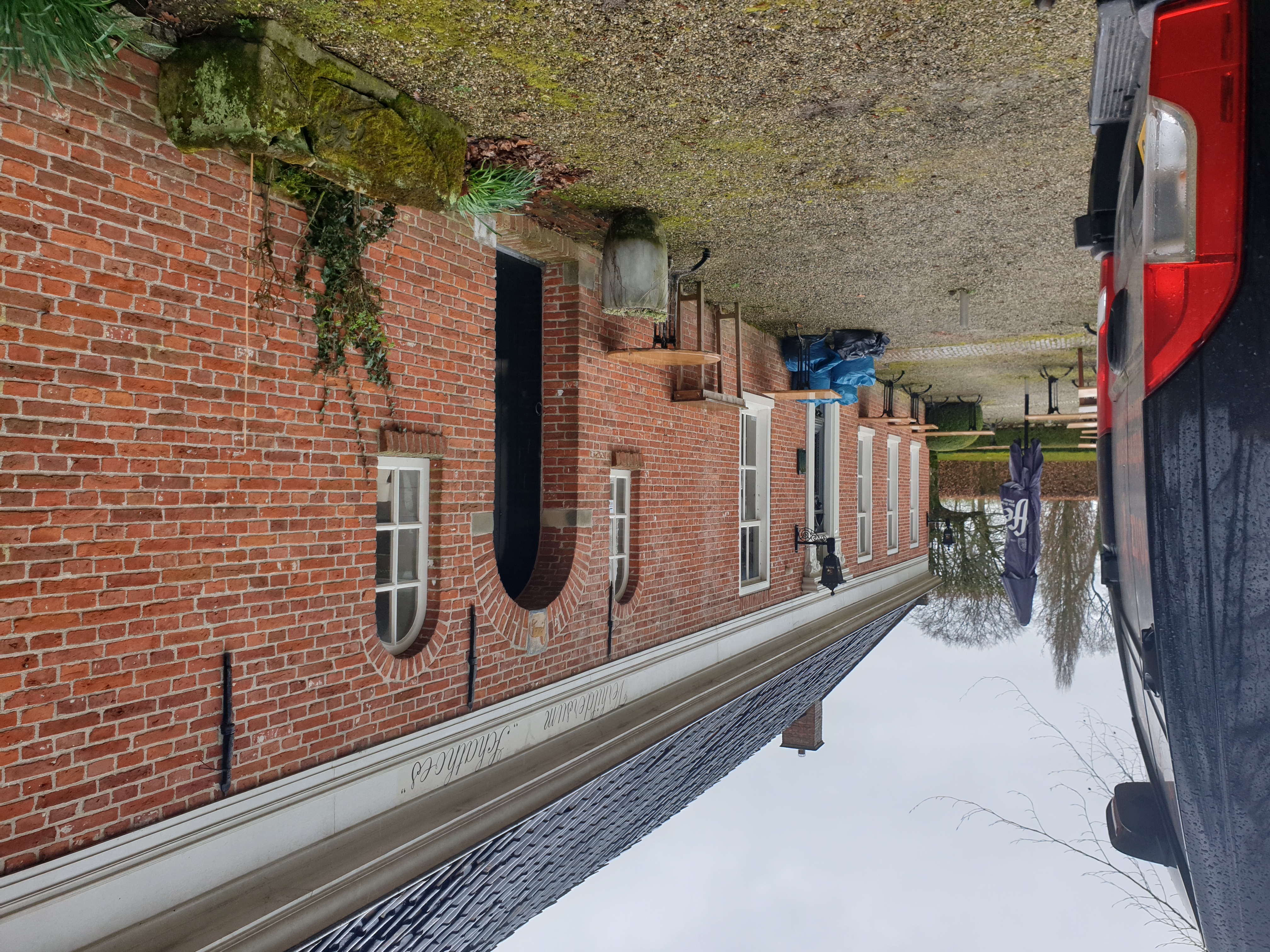 Het schathoes is het oude gebouw naast de borg waar tegenwoordig de horeca in is gevestigd voor bezoekers van de Borg