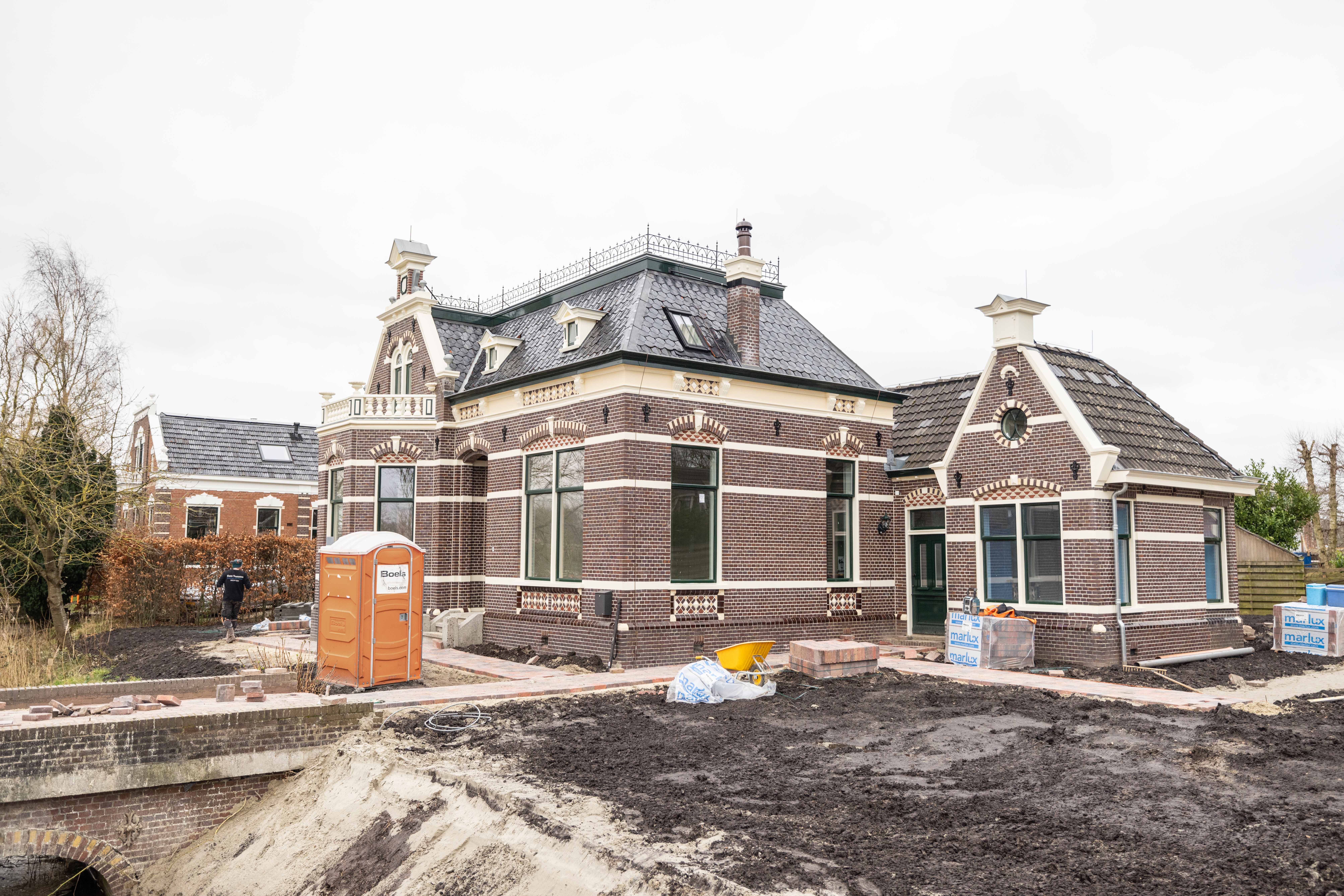 Wat konden ze vroeger toch mooie huizen bouwen en wat zijn wij blij dat ze instand worden gehouden.