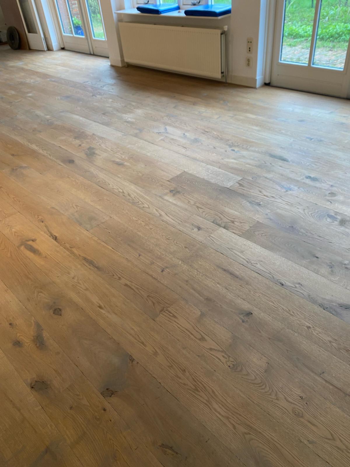 De klant heeft voor een sfeervolle naturel grijze olie kleur gekozen.