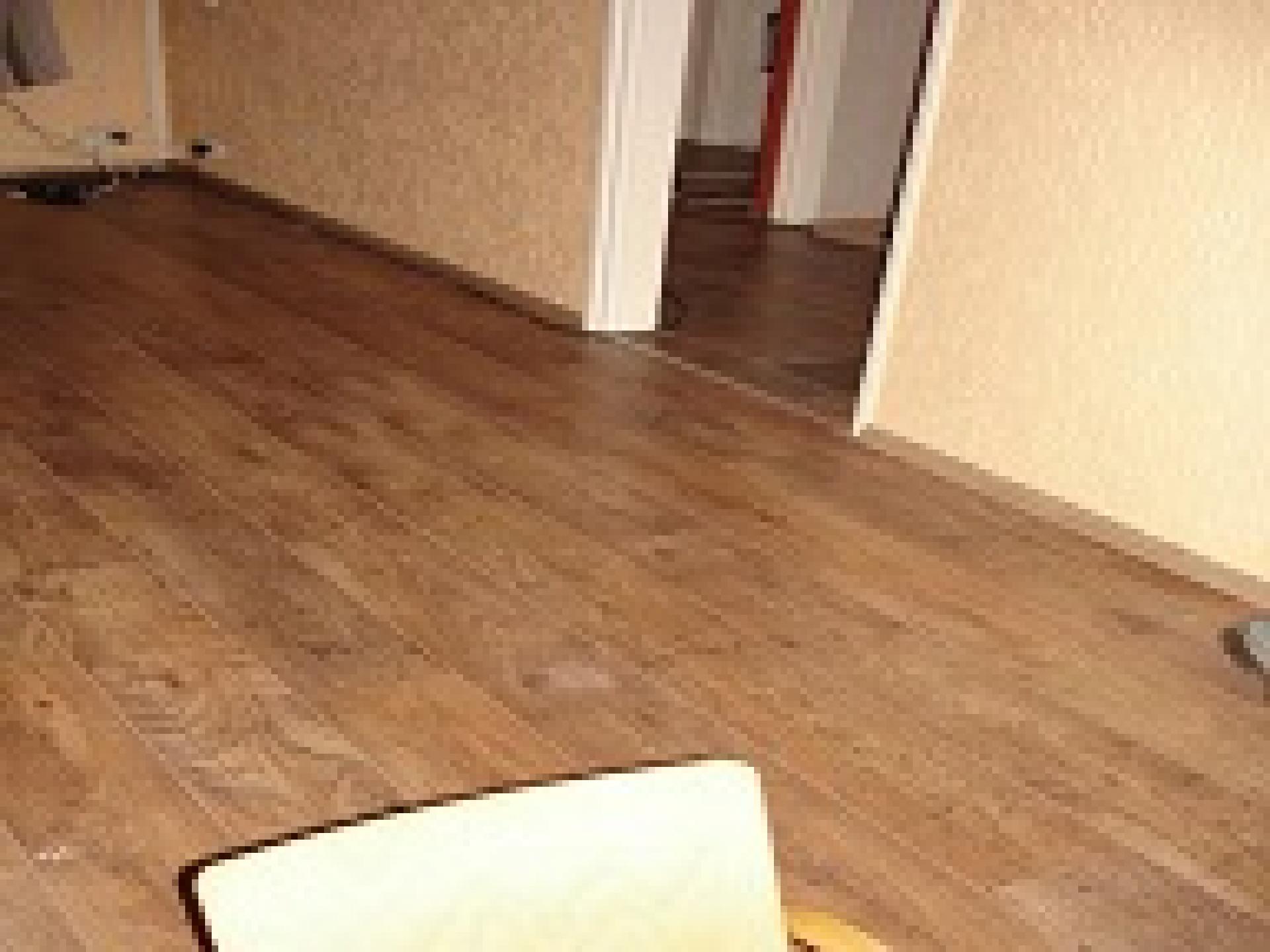 Vloerverwarming; laminaat kan prima op vloerverwarming gelegd worden. Gelegd in Duitsland door Holtz