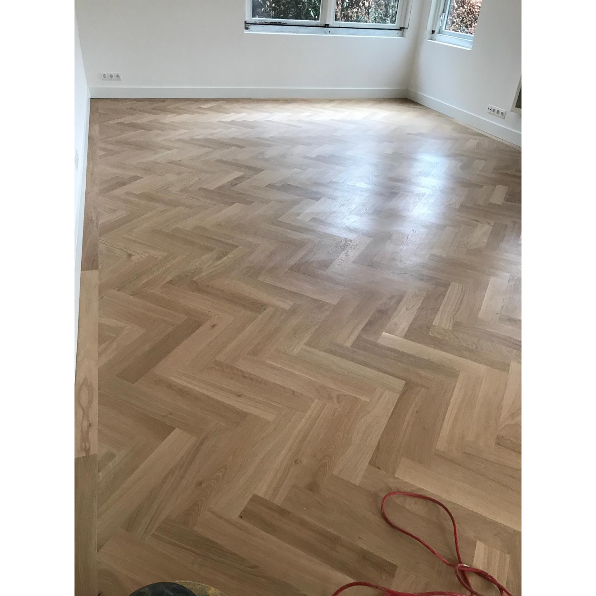 Visgraat vloer gelegd in voorkamer in Glimmen bij Eelde