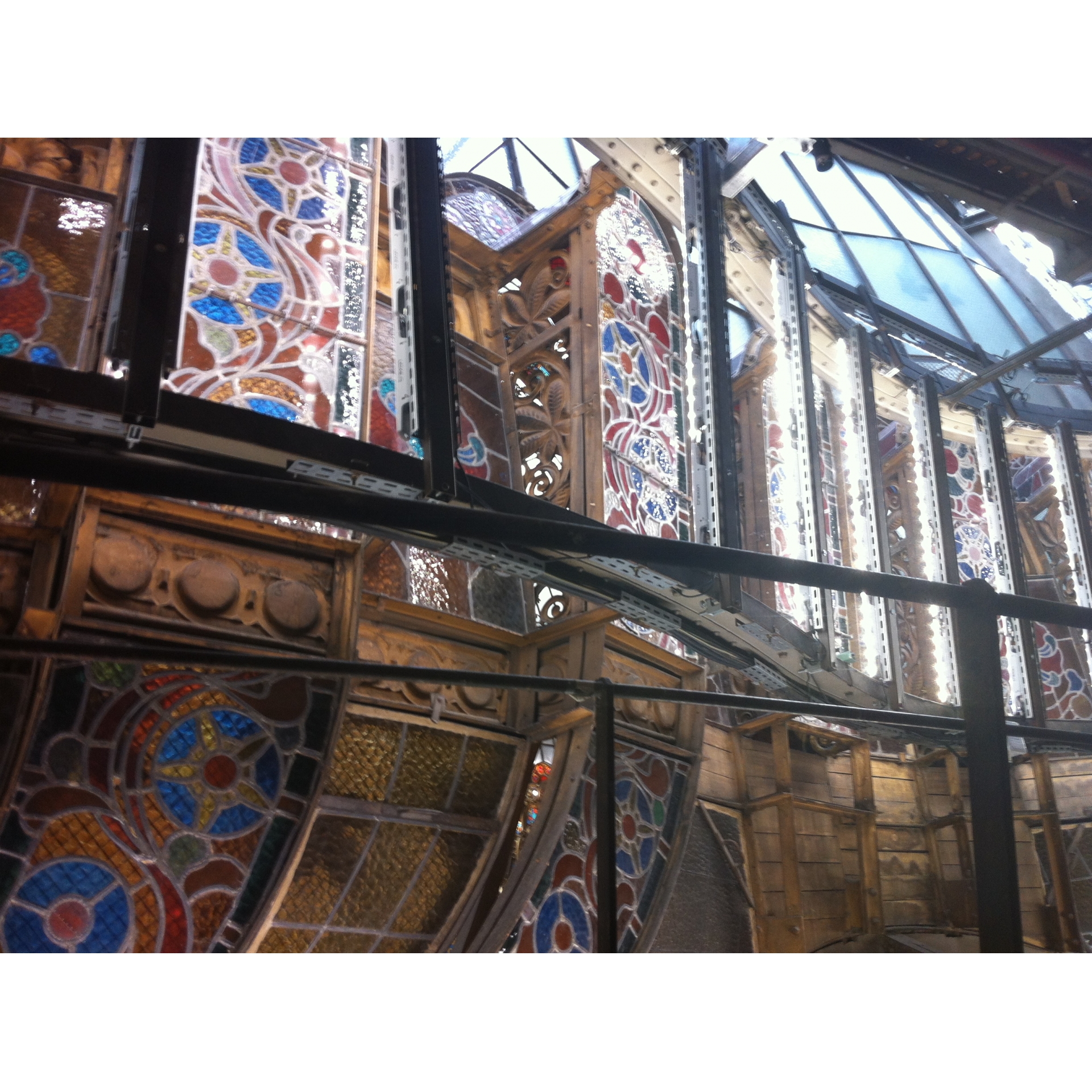 Glas en lood in La Fayette in Parijs aan de Seine