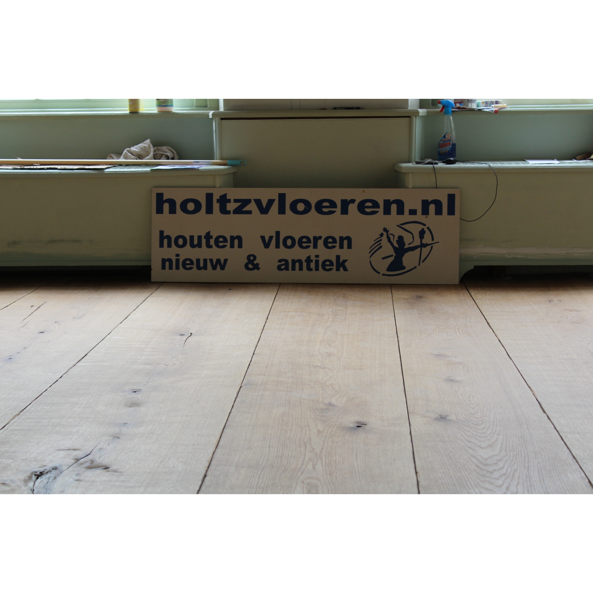 Brede massief eiken vloerdelen geleverd, gelegd in oudste grachtenpand van Utrecht door Holtz
