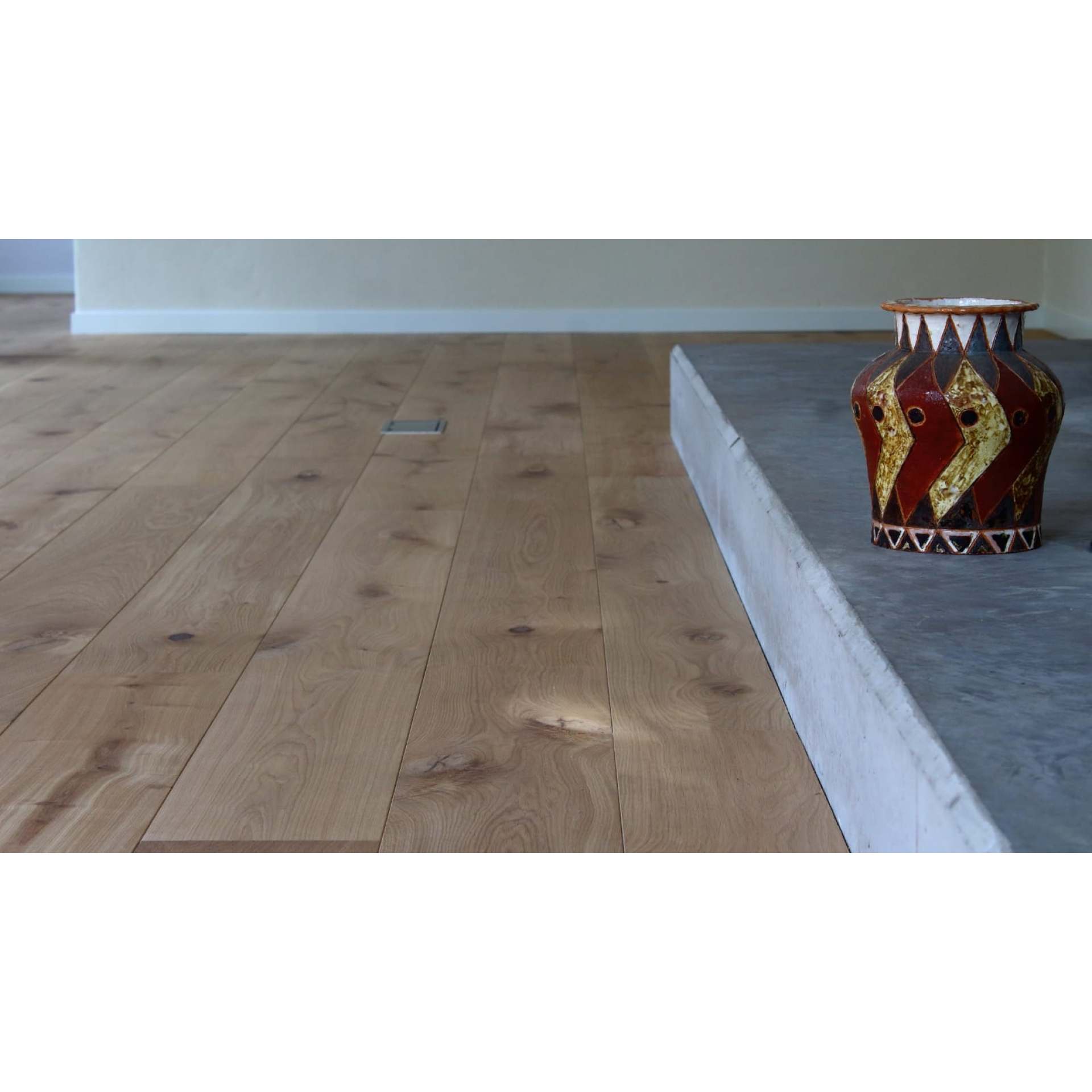 De multiplank eiken is naturel wit geolied