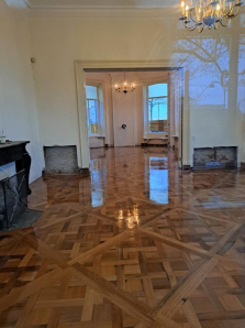 Versailles houten parket vloer gemaakt uit origineel oude vloerdelen van ruim 100 jaar oud hergebruikt en hergelegd door Holtz in Zaltbommel