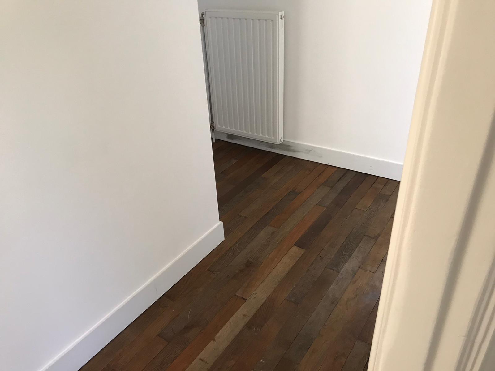 In de hal is een stukje stroken rechtgelegd!