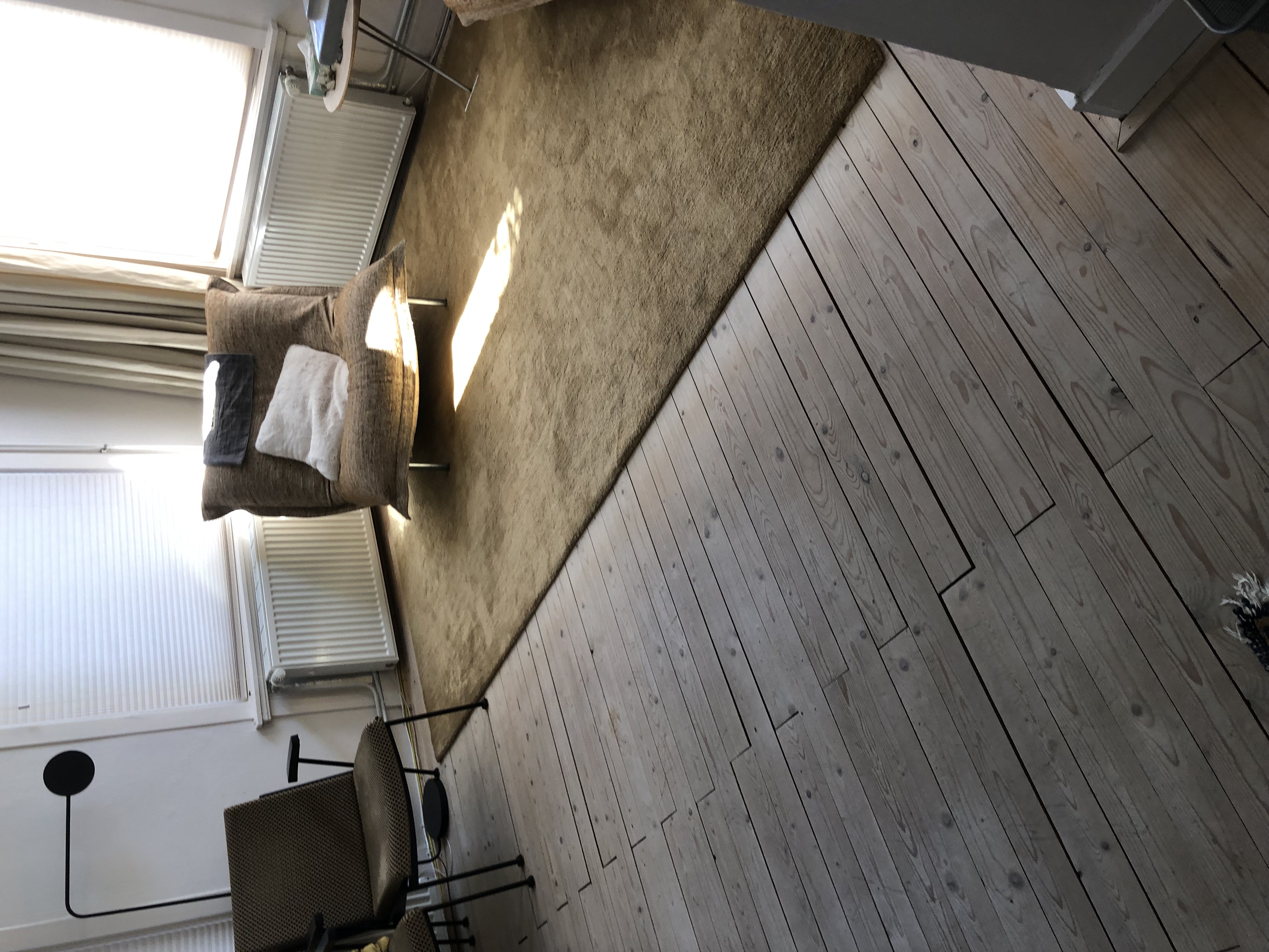 Oude grenen constructie vloer wordt weer in gebruik genomen als leefvloer!