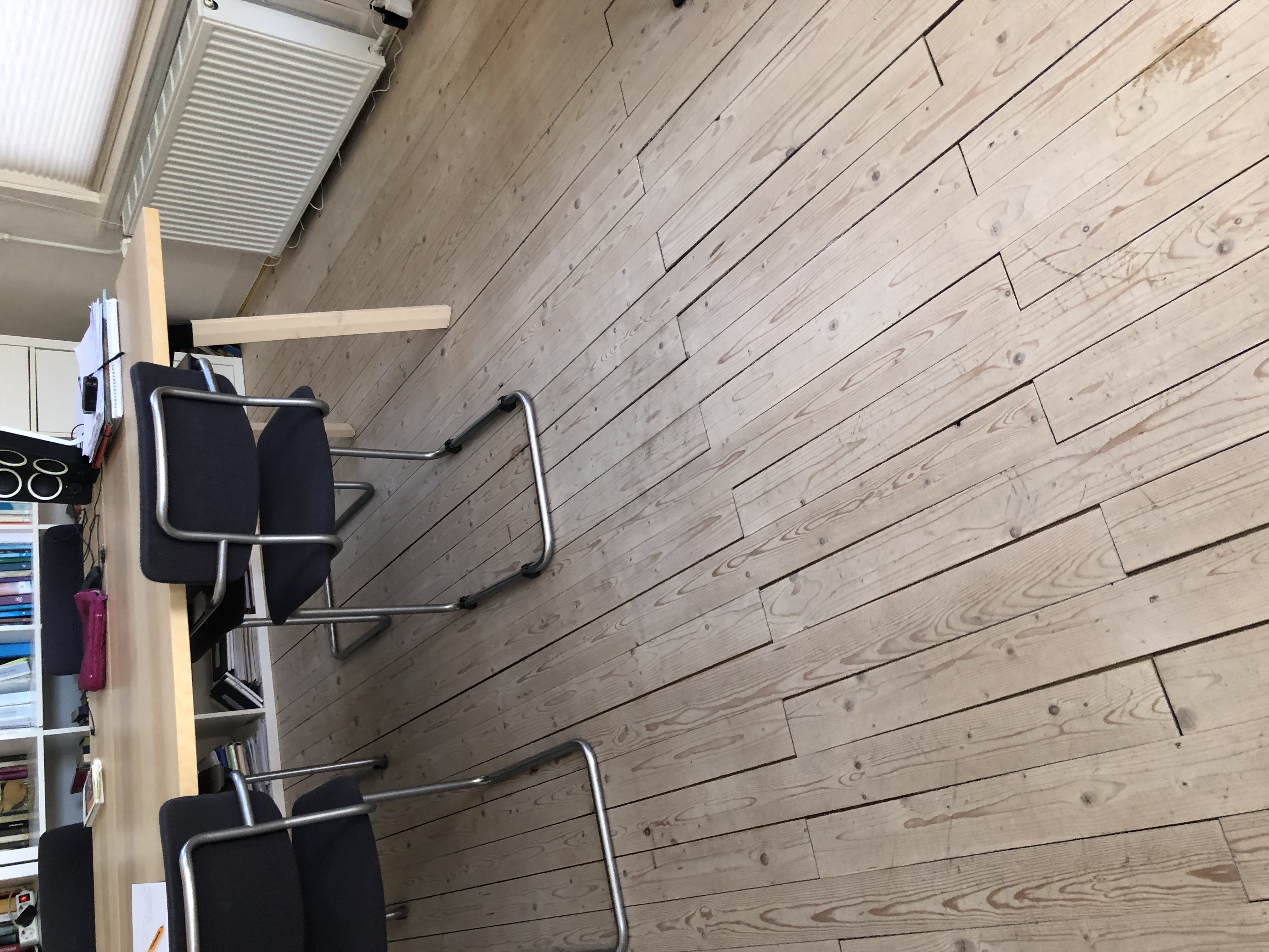 Oude grenen constructie vloer geschuurd, geloogd en woca wit geolied. Vloerrenovatie!