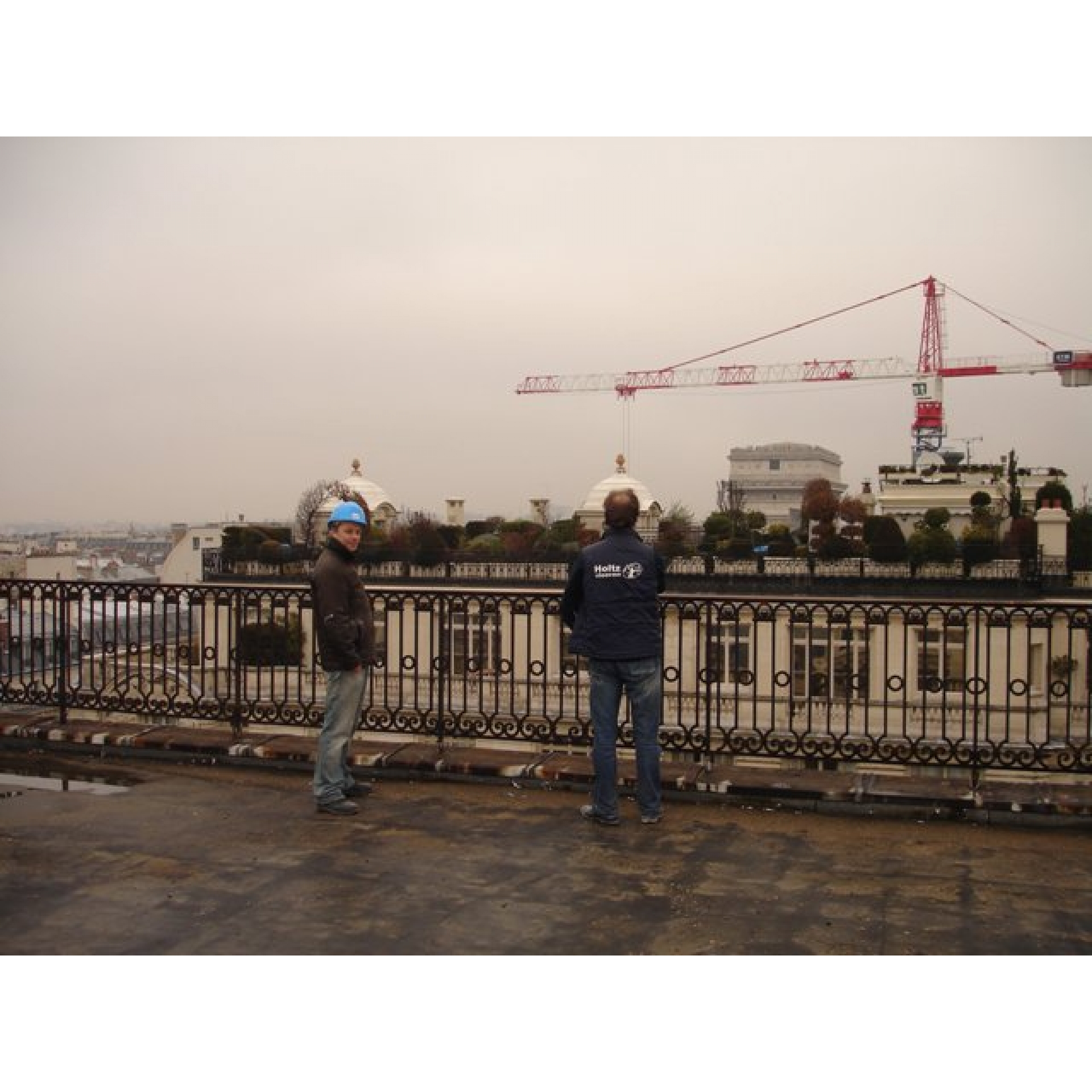 Op het dak van het hotel staande konden wij de arc de triomph zien.