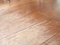 Slijtage houten merbau vloer gelakt