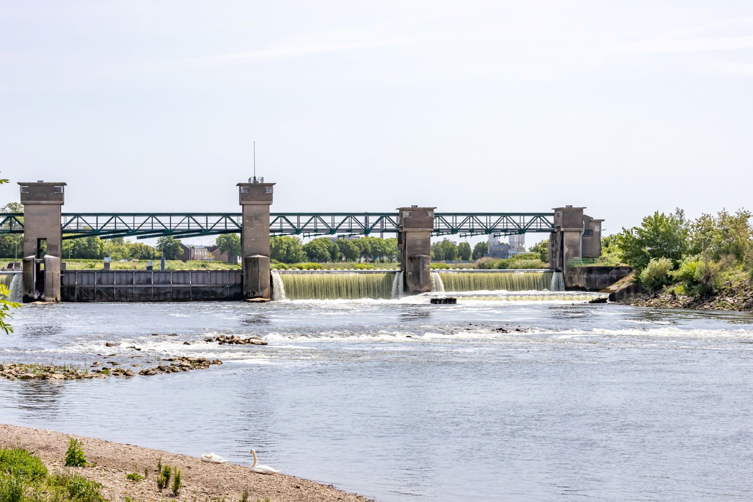 Wanneer moeten grondeigenaren de aanleg van waterstaatswerken op hun perceel gedogen?