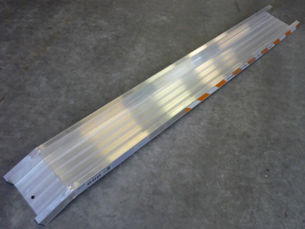 Oprijplaat in een stuk, met rand 2.500 X 250 - Superlicht