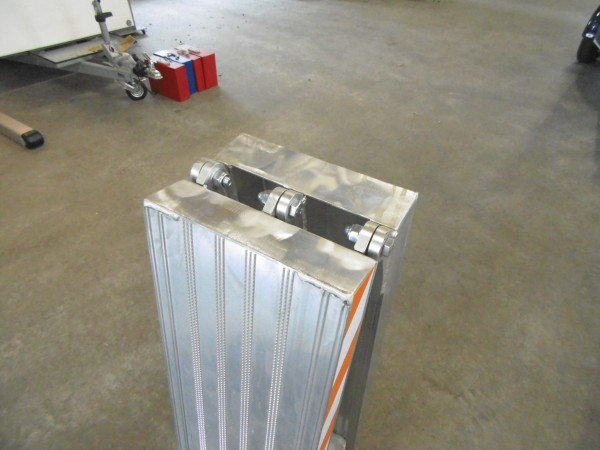 Opklapbare oprijplaat, versterkt 3000 X 250 600 kg - Superlicht