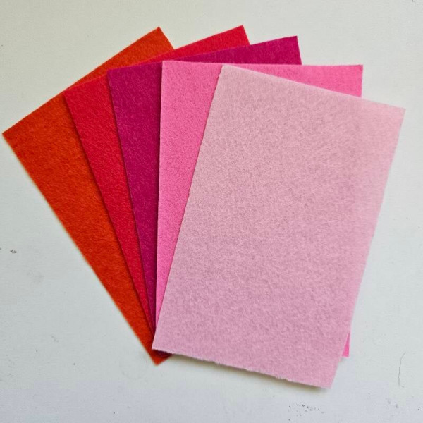 Set de 5 couleurs de feutrine - rouge rose Photo du produit