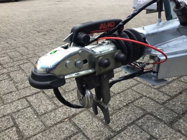 Geslotenwagen met klep/deur