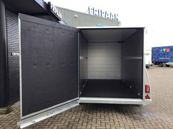 Geslotenwagen met klep/deur