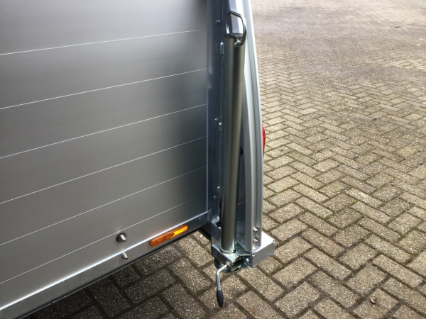 Geslotenwagen met klep/deur