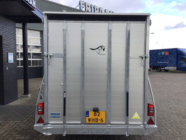 Geslotenwagen met klep/deur