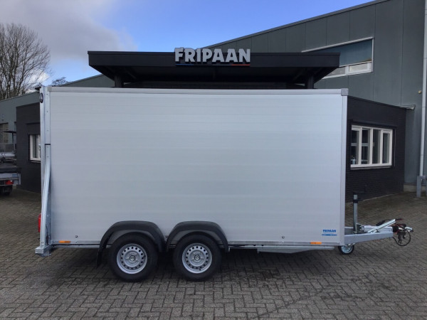 Geslotenwagen met klep/deur