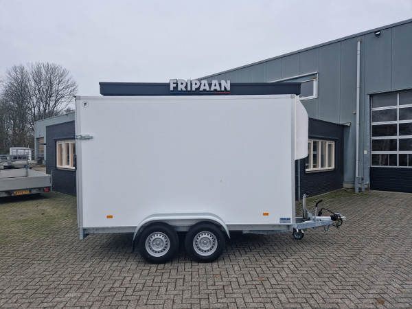 Geslotenwagen met klep