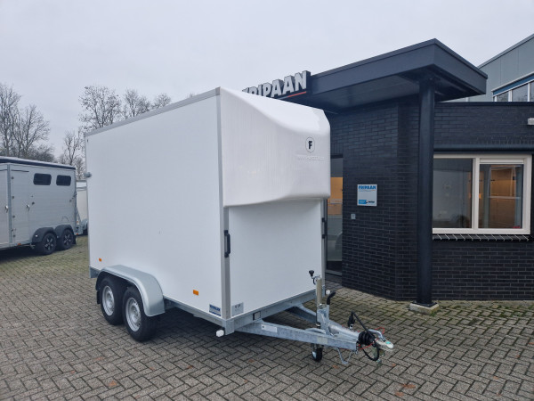 Geslotenwagen met klep