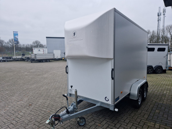 Geslotenwagen met klep