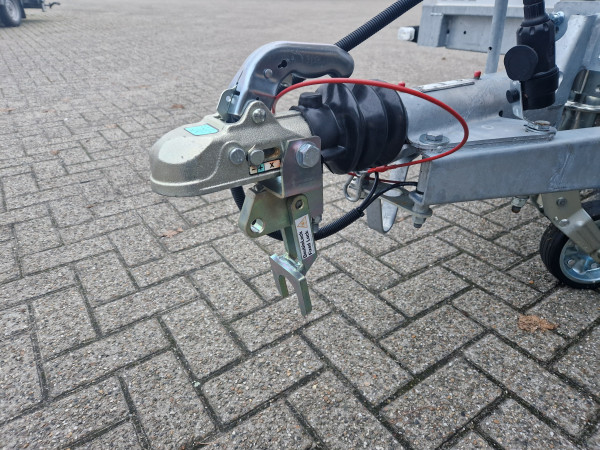 Geslotenwagen met klep