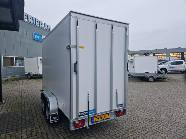 Geslotenwagen met klep