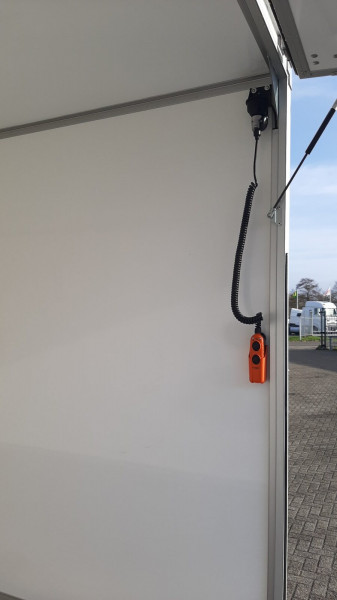 Gesloten wagen Hapert Sapphire | met Dhollandia laadklep | 455x200x210 