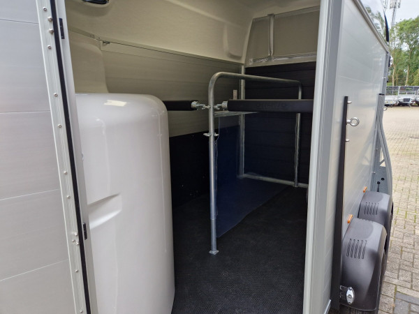 Paardentrailer Sirius | S77 met Zadelkamer | Aluminium/Zwart | 2 paards