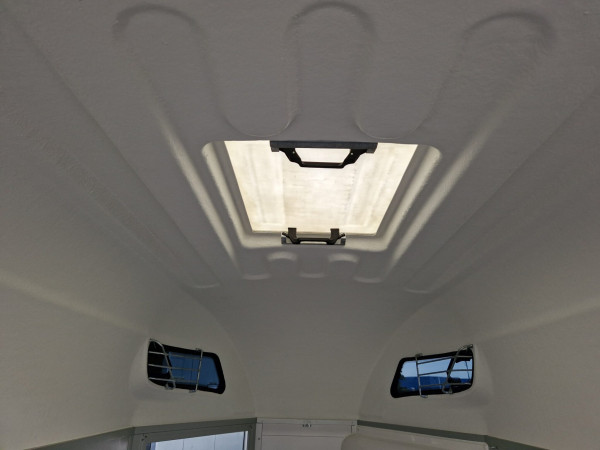 Paardentrailer Sirius | S77 met Zadelkamer | Aluminium/Zwart | 2 paards