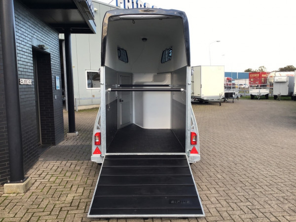 Paardentrailer Sirius | S45 met Zadelkamer | Alu/Zwart | 1.5 paards