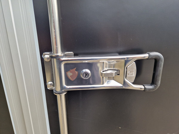 Gesloten wagen Hapert Sapphire L-2 | 250x130x150 ( composiet zwart)