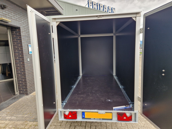 Gesloten wagen Hapert Sapphire L-2 | 250x130x150cm ( composiet zwart)