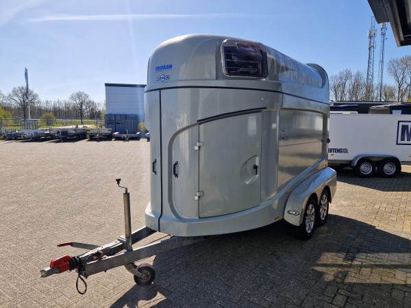 Humbaur Paardentrailer 358x173  Maximus HP2003