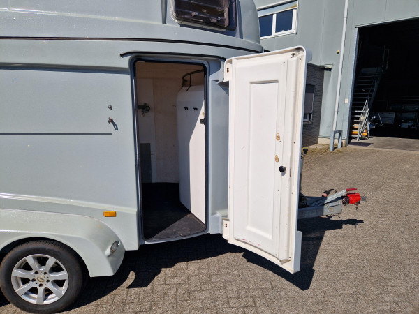 Humbaur Paardentrailer 358x173  Maximus HP2003