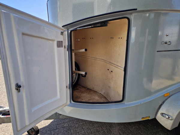 Humbaur Paardentrailer 358x173  Maximus HP2003