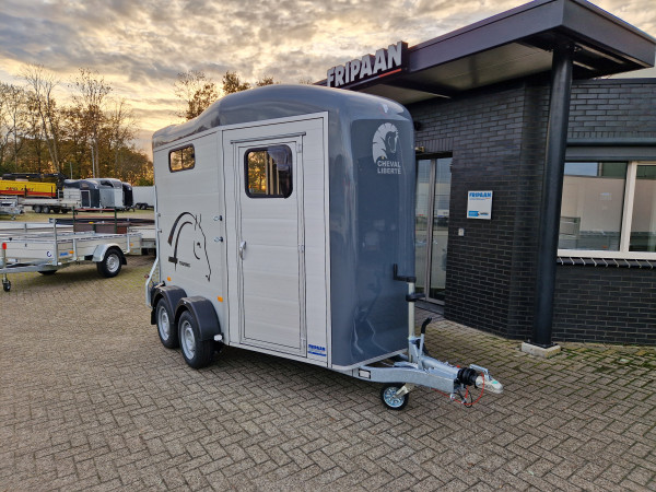 Paardentrailer Cheval Touring Jumping met zadelkast | 2600KG