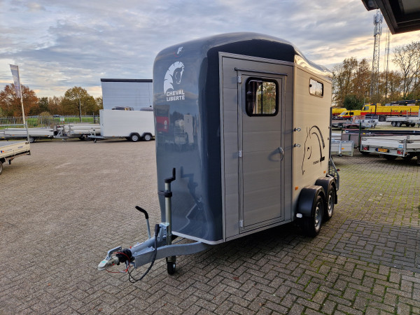 Paardentrailer Cheval Touring Jumping met zadelkast | 2600KG