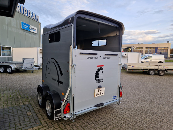 Paardentrailer Cheval Touring Jumping met zadelkast | 2600KG