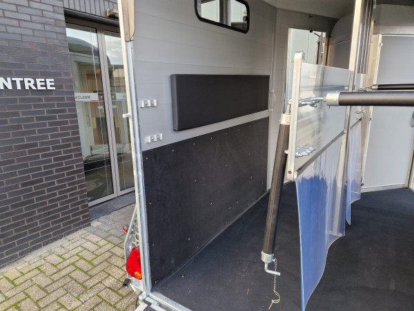 Paardentrailer Cheval Touring Jumping met zadelkast