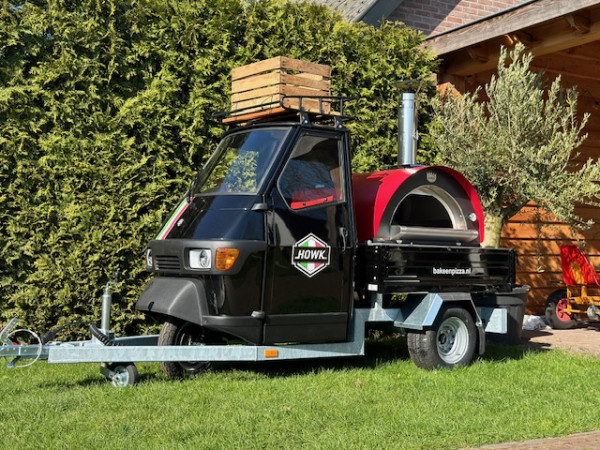 Piaggio Nero met Pizzaoven