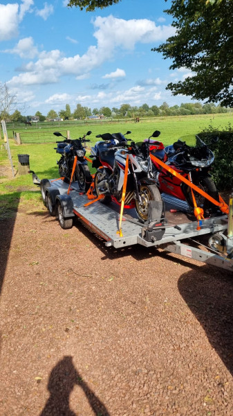 Motortrailer voor 4 motoren