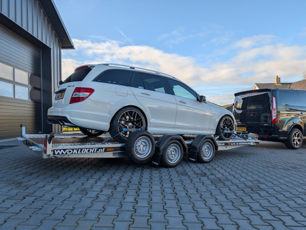 Race transporter