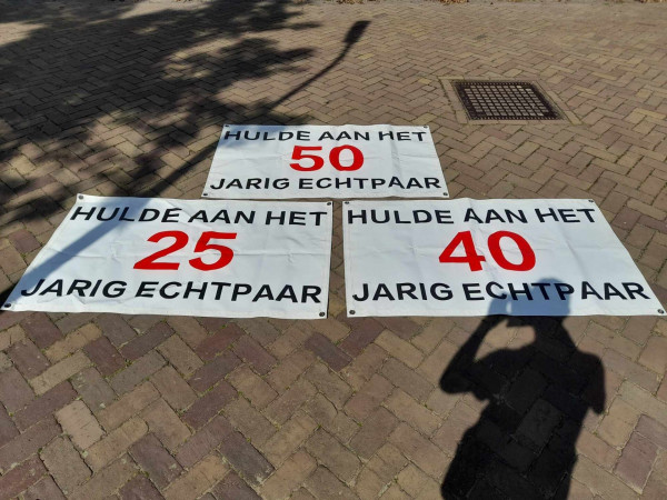 SPANDOEKEN HULDE AAN HET JARIG ECHTPAAR