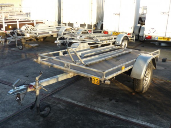 Huur Motortrailer 1 motor