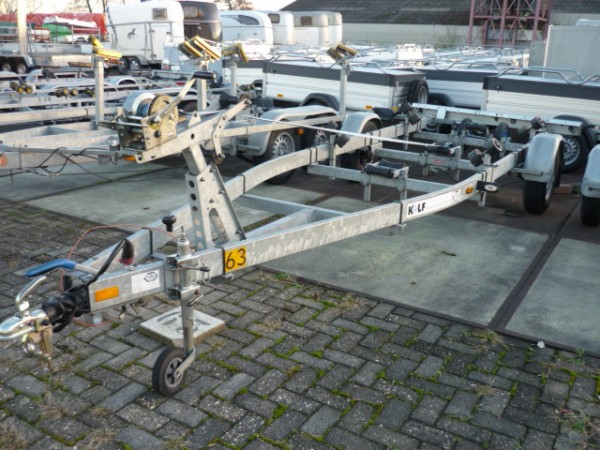 Huur Boottrailer enkelas geremd 1350 kg