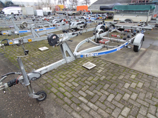 Huur Boottrailer enkelas geremd 1100 kg